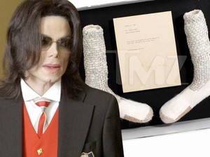 Kaus Kaki Moonwalk Michael Jackson Dilelang, Diperkirakan Laku Rp 18 M