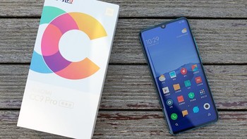 Ponsel ini mengusung layar 6,47 inch. Foto: Sina Mobile