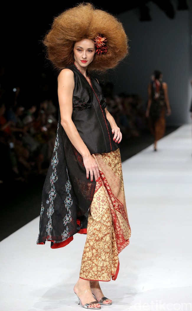 Obin meluncurkan koleksinya dalam fashion show bertajuk Rayuan Kain di Jakata Fashion Week 2020, Senayan City, Jakarta. Kamis [24/10/2019]. Foto: Rachman Haryanto/detikcom.