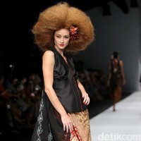 Obin meluncurkan koleksinya dalam fashion show bertajuk Rayuan Kain di Jakata Fashion Week 2020, Senayan City, Jakarta. Kamis [24/10/2019]. Foto: Rachman Haryanto/detikcom.