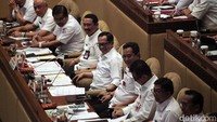 Rapat kerja ini merupakan rapat perdana Komisi II DPR dengan Kemendagri di bawah pimpinan Tito. Untuk itu Doli meminta kepada seluruh anggotanya untuk saling berkenalan terlebih dahulu.