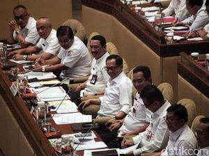 Johan Budi ke Mendagri Tito: Kalau Rapat Jangan Telat