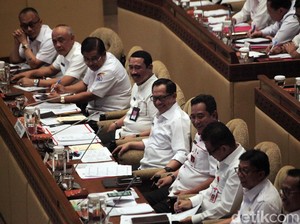 Johan Budi ke Mendagri Tito: Kalau Rapat Jangan Telat