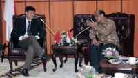 Pertemuan tersebut untuk meminta masukan dari negara Tingkok mengenai perlindungan lingkungan dan sumberdaya.