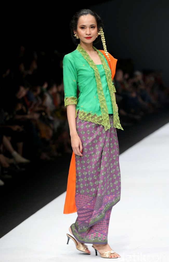Obin meluncurkan koleksinya dalam fashion show bertajuk Rayuan Kain di Jakata Fashion Week 2020, Senayan City, Jakarta. Kamis [24/10/2019]. Foto: Rachman Haryanto/detikcom.