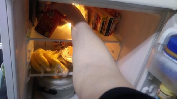 Canggih! Alarm Kulkas Mini Ini Bisa Deteksi Wajah Pencuri Makanan