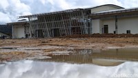 Bandara Yuvai Semaring Long Bawan yang berada di wilayah Krayan, Kabupaten Nunukan, Kalimantan Utara, tengah direnovasi.