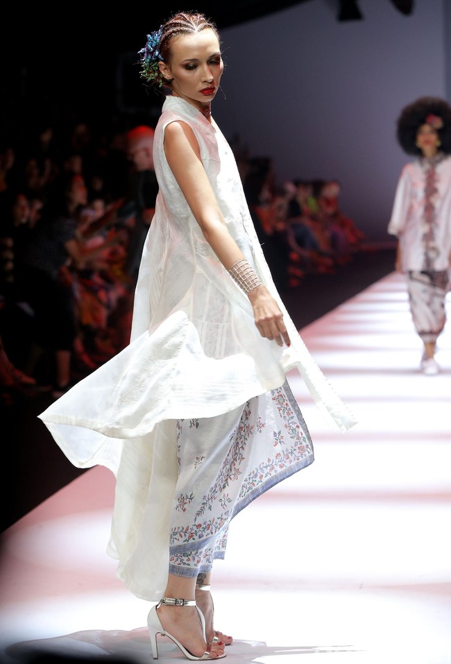 Obin meluncurkan koleksinya dalam fashion show bertajuk Rayuan Kain di Jakata Fashion Week 2020, Senayan City, Jakarta. Kamis [24/10/2019]. Foto: Rachman Haryanto/detikcom.