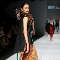 Obin meluncurkan koleksinya dalam fashion show bertajuk Rayuan Kain di Jakata Fashion Week 2020, Senayan City, Jakarta. Kamis [24/10/2019]. Foto: Rachman Haryanto/detikcom.