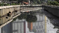 Kepala Dinas Sumber Daya Air Juaini mengatakan normalisasi tahun ini akan dilakukan pada titik kali yang menyempit. 