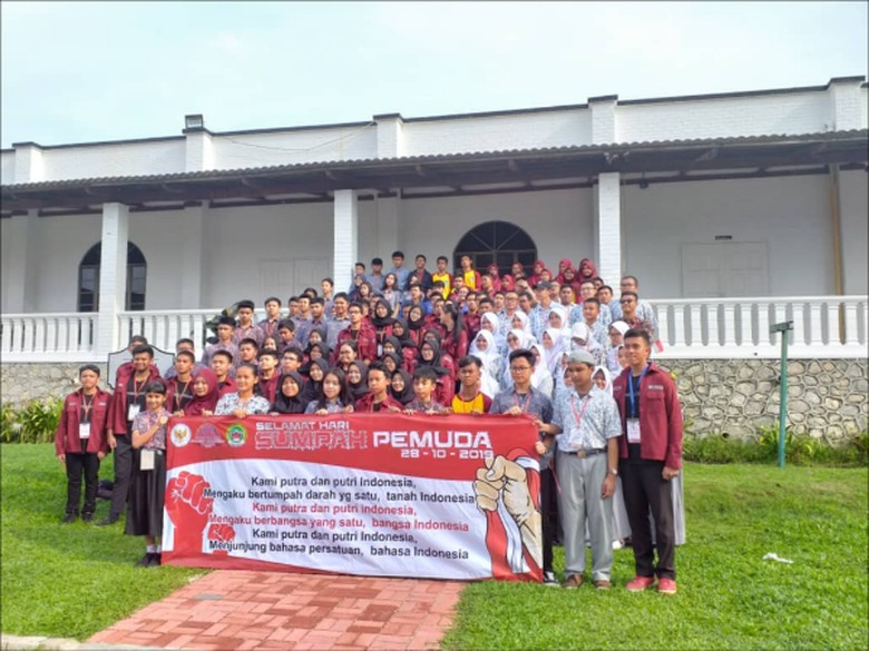 Mendidik Bersanding, Bukan Bersaing Mendidik Bersanding, Bukan Bersaing