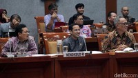 Nadiem pun mengapresiasi pantun Syaiful.