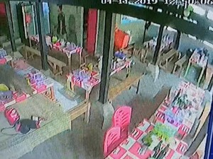 Lagi Enak Makan Bakso, Warga Parepare Diseruduk Celeng