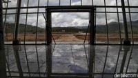 Sejumlah fasilitas di Bandara Yuvai Semaring Long Bawan ini diperbaiki agar dapat berfungsi dengan optimal. Sejumlah hal yang diperbaiki itu mencakup luas landasan pacu hingga sistem pemeriksaan keamanan bandara.