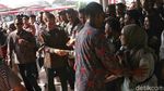 Momen Jokowi Foto Bareng Warga Saat Hadiri Pameran Konstruksi