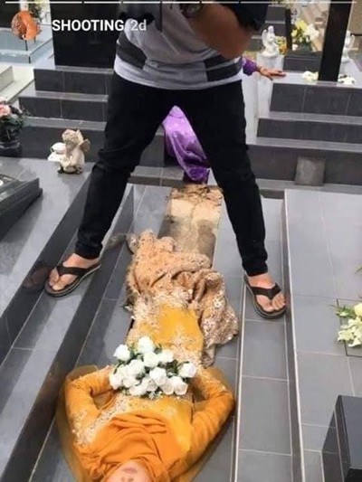 Sesi pemotretan di pemakaman Kristen di Batu Pahat, Johor. Foto: dok. facebook Veda Shree Sheshan