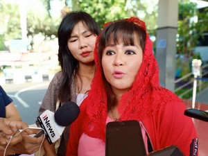Polisi Periksa Dewi Tanjung soal Aduan Rekayasa Penyiraman Novel Baswedan