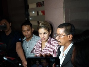 Disebut Cepu Polisi, Nikita Mirzani Ditinggal Teman-teman Artis