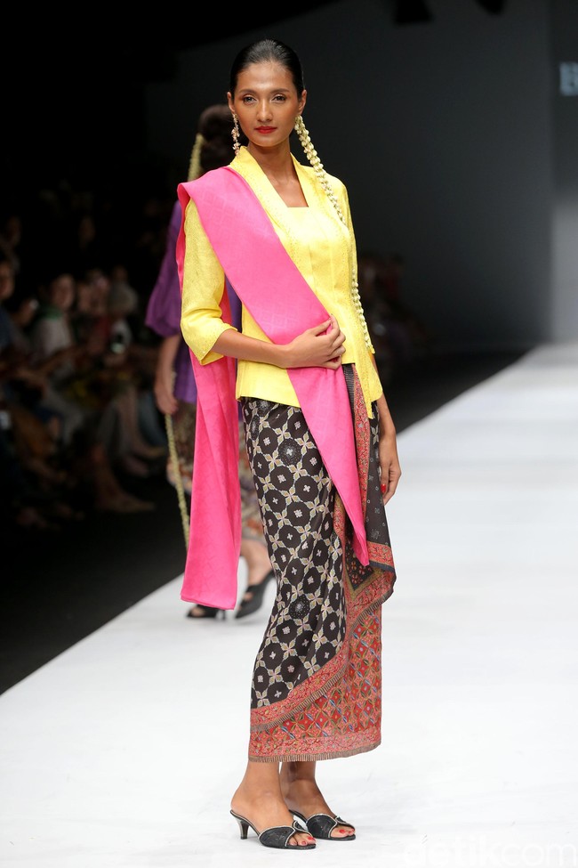 Obin meluncurkan koleksinya dalam fashion show bertajuk Rayuan Kain di Jakata Fashion Week 2020, Senayan City, Jakarta. Kamis [24/10/2019]. Foto: Rachman Haryanto/detikcom.