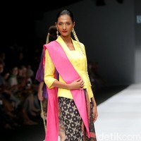 Obin meluncurkan koleksinya dalam fashion show bertajuk Rayuan Kain di Jakata Fashion Week 2020, Senayan City, Jakarta. Kamis [24/10/2019]. Foto: Rachman Haryanto/detikcom.