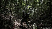 Patroli gabungan tersebut dilakukan dengan tujuan memeriksa patok batas Indoensia-Malaysia serta menjaga keamanan wilayah teritorial.