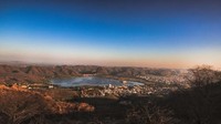 Dulu, India pernah mengalami kekeringan berkepanjangan dan akhirnya dilakukan perluasan terhadap Danau Man Sagar. Perluasan ini mencapai area berdirinya Jal Mahal dan menenggelamkan lebih dari separuh istana ini (iStock)
