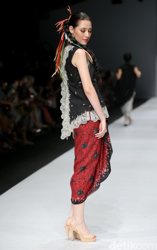 Obin meluncurkan koleksinya dalam fashion show bertajuk Rayuan Kain di Jakata Fashion Week 2020, Senayan City, Jakarta. Kamis [24/10/2019]. Foto: Rachman Haryanto/detikcom.