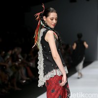 Obin meluncurkan koleksinya dalam fashion show bertajuk Rayuan Kain di Jakata Fashion Week 2020, Senayan City, Jakarta. Kamis [24/10/2019]. Foto: Rachman Haryanto/detikcom.