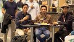 Intip Gaya Ngopi Ricky Zainal dalam Cerita #LayanganPutus