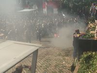 Ricuh, Massa Demo Depan KPK Bakar Traffic Cone-Dorong Polisi