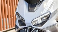 Sedikit cerita, merek Longjia awalnya dikenal sebagai produsen mesin 50-250 cc 2-tak dan 4-tak untuk berbagai produsen motor, baik di Eropa maupun Amerika. Longjia telah memproduksi motor sejak 1996 dan saat ini memiliki lebih dari 10 model, termasuk VMAX 300.Foto: Jorsindo Motor Club