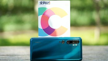 Apakah detiker tertarik? Semoga saja ponsel ini bertandang ke Indonesia ya. Foto: Sina Mobile