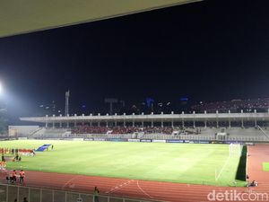 Iwan Bule Tonton Timnas Indonesia U-19, Suporter Teriakkan Nama Luis Milla