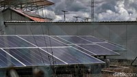 Namun kini warga di perbatasan Indonesia-Malaysia tak perlu lagi khawatir kehabisan listrik di malam hari. Pasalnya, PLN telah berhasil mengalirkan listrik ke sejumlah wilayah di Krayan, Kabupaten Nunukan, Kalimantan Utara. PLTS pun digunakan sebagai pemasok listrik alternatif atau menjadi tenaga listrik cadangan di wilayah perbatasan tersebut.