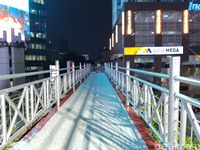 JPO Tanpa Atap di Sudirman Kini Dicat Merah Putih