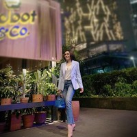 Yuni Shara baru saja mengungkapkan dalam kanal Youtube Ussy Andhika Official dirinya memiliki sumber-sumber penghasilan lain, selain menyanyi. Dia memiliki bisnis batubara hingga konstruksi jalan yang semuanya nantinya akan diwariskannya pada anak-anaknya. Foto: Dok. Instagram Yuni Shara