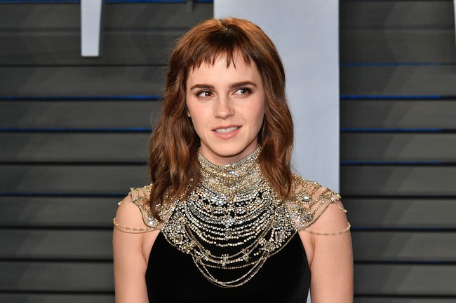Wajah BerlianIngin mencoba poni bayi atau mikro yang bisa mengesankan wajah awet muda seperti Emma Watson. Tak semua bentuk wajah memang cocok dengan gaya ini. Anda yang memiliki bentuk muka berlian pun aman jika ingin menerapkannya. Foto: Getty Images