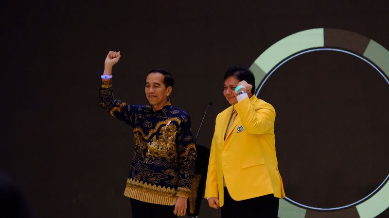 Jokowi dan Airlangga di acara HUT. Golkar (Andhika)