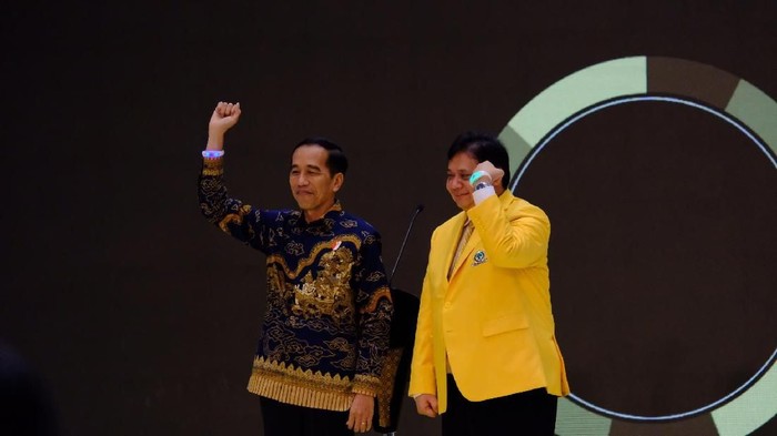 Jokowi: Airlangga Ketum Golkar, Boleh Kan Saya Sebut Top