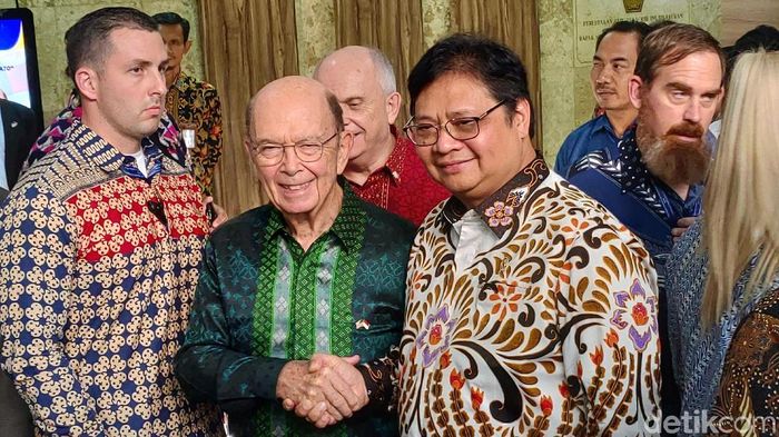 Foto: Menko Perekonomian Airlangga Hartarto bertemu Menteri Perdagangan AS Wilbur Ross (Eduardo Simorangkir/detikFinance) Foto: Menko Perekonomian Airlangga Hartarto bertemu Menteri Perdagangan AS Wilbur Ross (Eduardo Simorangkir/detikFinance)