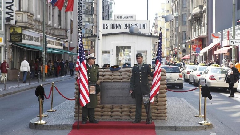Foto: Checkpoint Charlie (iStock) Foto: Checkpoint Charlie (iStock)