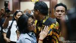 Dituntut 7 Tahun Penjara, Bowo Sidik Dipeluk Keluarga