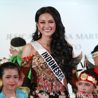 Jesica Fitriana tampil memesona dalam balutan gaun malam yang akan dibawanya ke Polandia untuk ajang Miss Supranational 2019. Karantina dari Miss Supranational akan berlangsung selama dua minggu mulai 18 November 2019. Foto: abduh/Wolipop