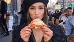 Pemotretan di Bali, Cantiknya Olivia Culpo Saat Makan Pizza dan Es Krim