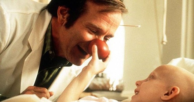 Orangtua akan meninggalkan segalanya untuk merawatmu saat kamu sakit. Saat kamu sakit mereka akan sangat khawatir dan meninggalkan segalanya untuk bersamamu dan terus memantau kondisi kesehatanmu. Tak heran mengapa di saat sakit kamu selalu teringat akan orangtuamu, karena mereka memang selalu menjagamu sejak kecil. Foto: Brightside