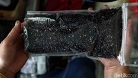 Penasaran dengan harga beras organik ini? Dulunya sebelum ada program pelatihan, harga beras organik ditawar murah yaitu per kaleng Rp 200 ribu (15 Kg). Namun bagi yang telah ikut pelatihan kelompok, harga beras 1 kaleng Rp 404 ribu.