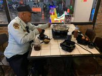 Bikin Haru! Hanya Makan Telur Rebus, Satpam Tua Ini Ditraktir Shabu-shabu