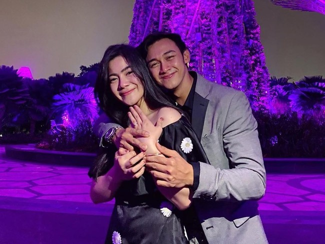 Jangan Baper Ya! Momen Lucu di Balik Lamaran Romantis Caesar Hito