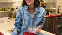 Tak hanya enak disantap sebagai sarapan saja, tapi Olivia juga sering makan sereal. Salah satunya di Kelloggs yang ada di New York. Foto: Instagram @oliviaculpo