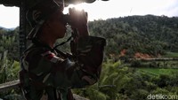 Kegiatan patroli di area sekitar perbatasan pun rutin dilakukan oleh para prajurit.